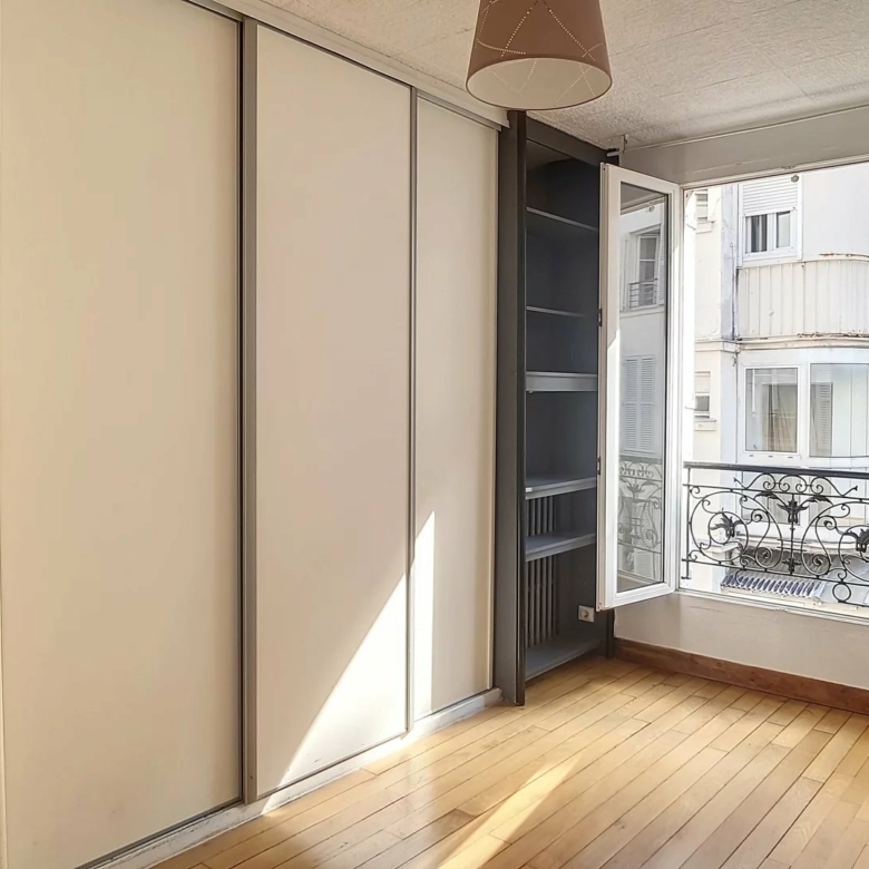 A VENDRE – Appartement T2 – 42 m² – Paris 15 (Rue du Commerce) – Calme absolu sur cour