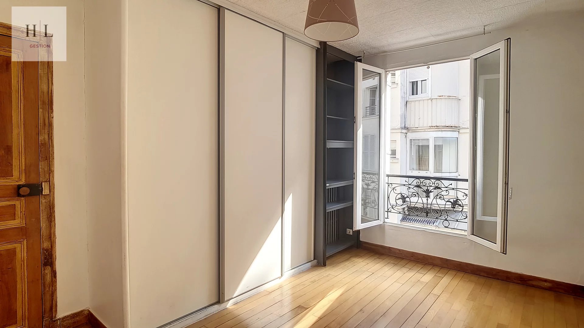 A VENDRE – Appartement T2 – 42 m² – Paris 15 (Rue du Commerce) – Calme absolu sur cour