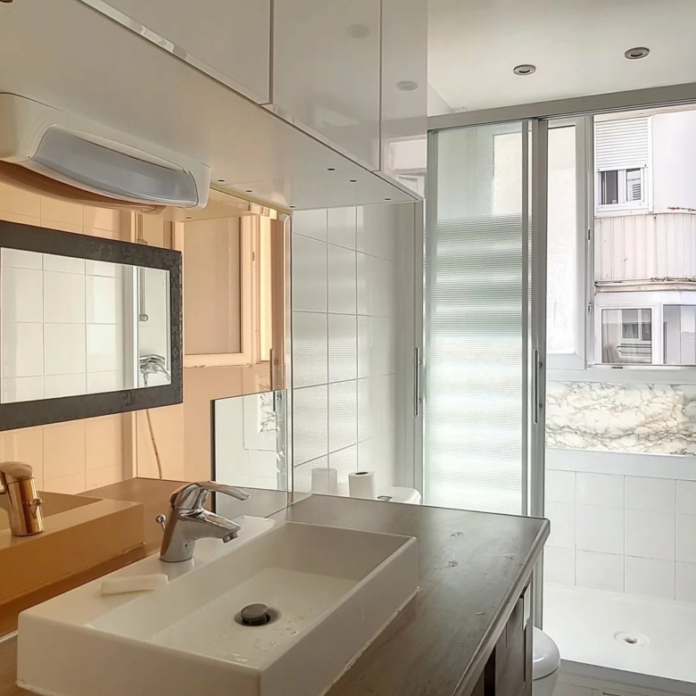 A VENDRE – Appartement T2 – 42 m² – Paris 15 (Rue du Commerce) – Calme absolu sur cour