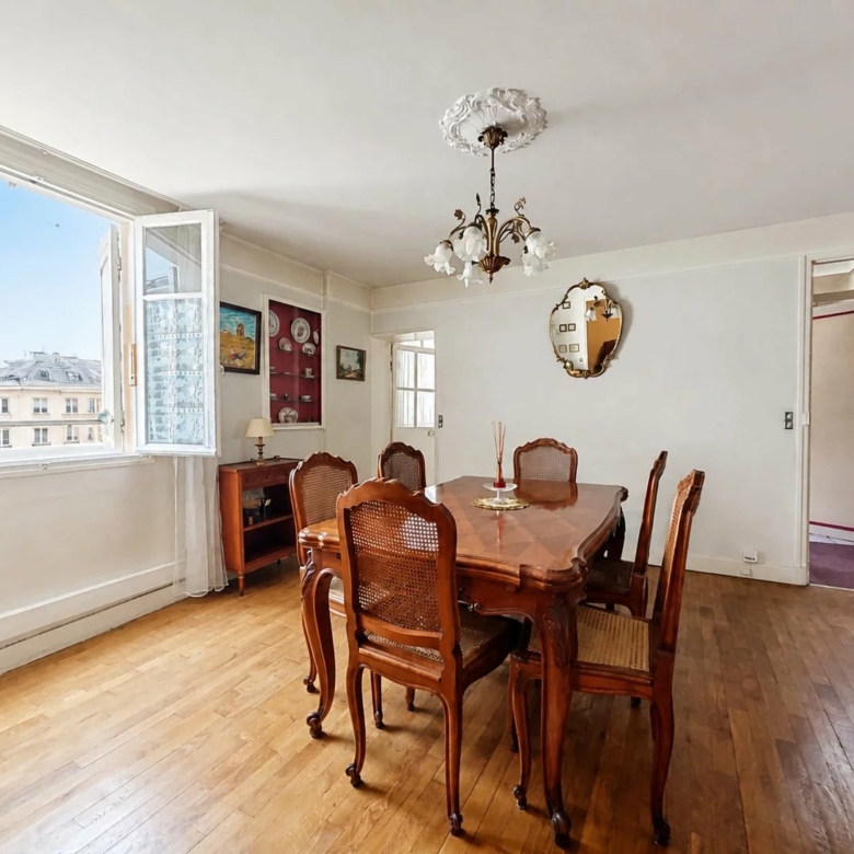 Duplex 3/4 pièces de 61 m² esprit “petite maison” à fort potentiel – Paris 17e (Rue de Lévis)
