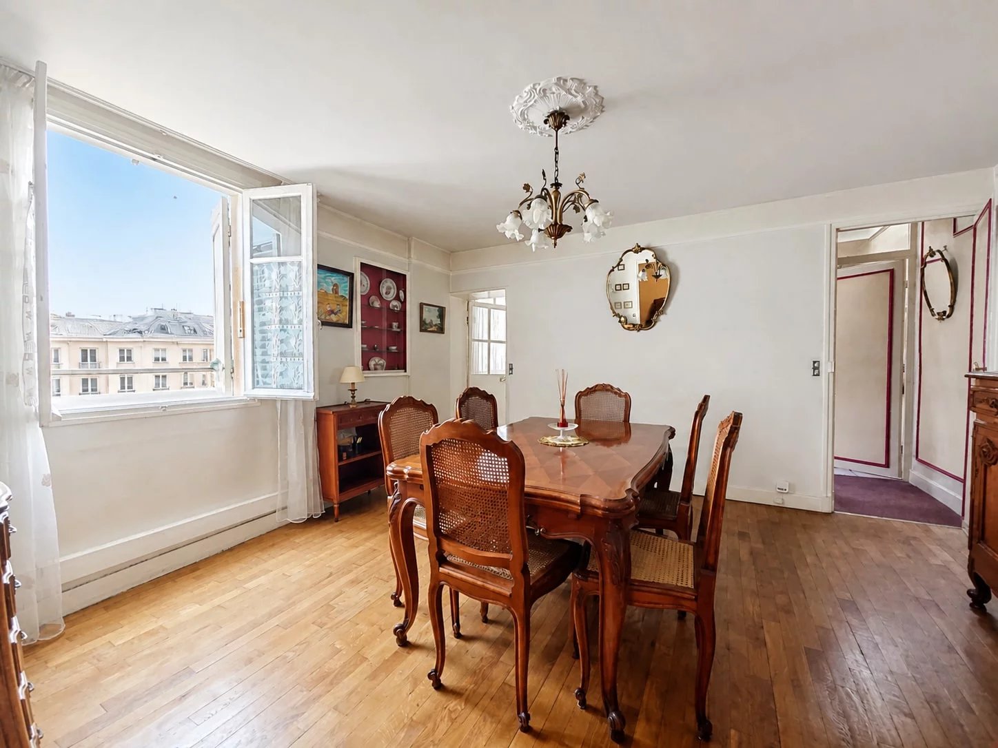 Duplex 3/4 pièces de 61 m² esprit “petite maison” à fort potentiel – Paris 17e (Rue de Lévis)