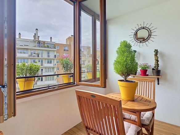 Appartement T2 moderne – 50 m² – Montreuil – Dernier étage avec loggia