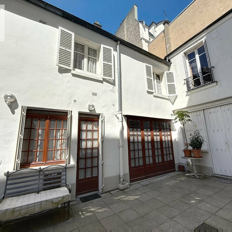 Duplex 3/4 pièces de 61 m² esprit “petite maison” à fort potentiel – Paris 17e (Rue de Lévis)