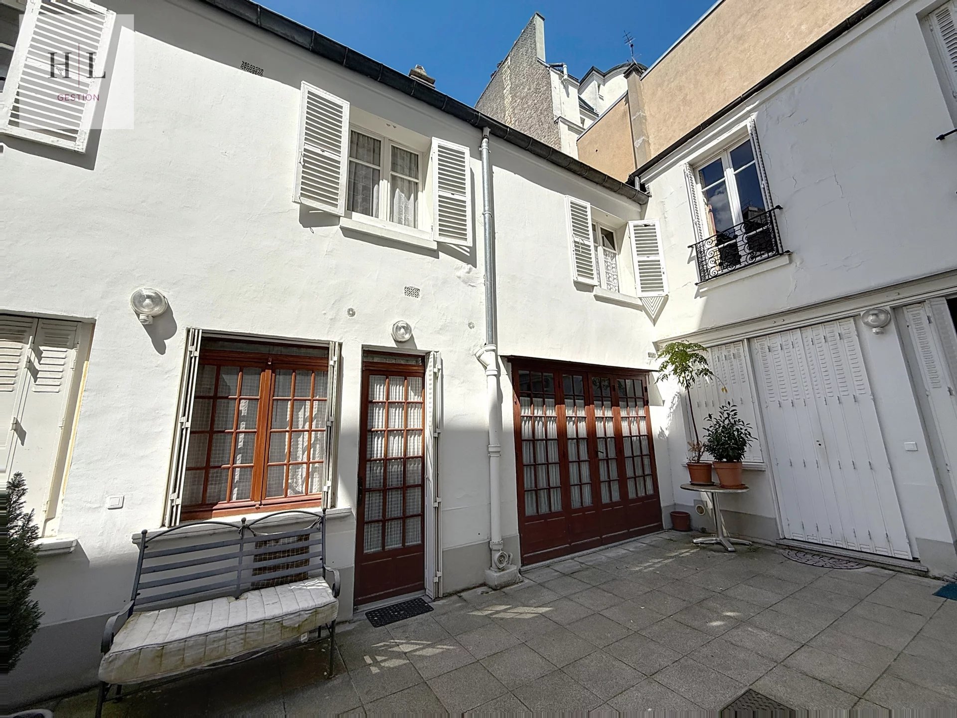 Duplex 3/4 pièces de 61 m² esprit “petite maison” à fort potentiel – Paris 17e (Rue de Lévis)