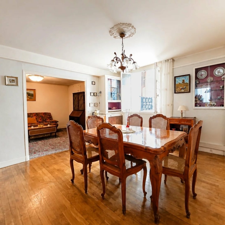 Duplex 3/4 pièces de 61 m² esprit “petite maison” à fort potentiel – Paris 17e (Rue de Lévis)