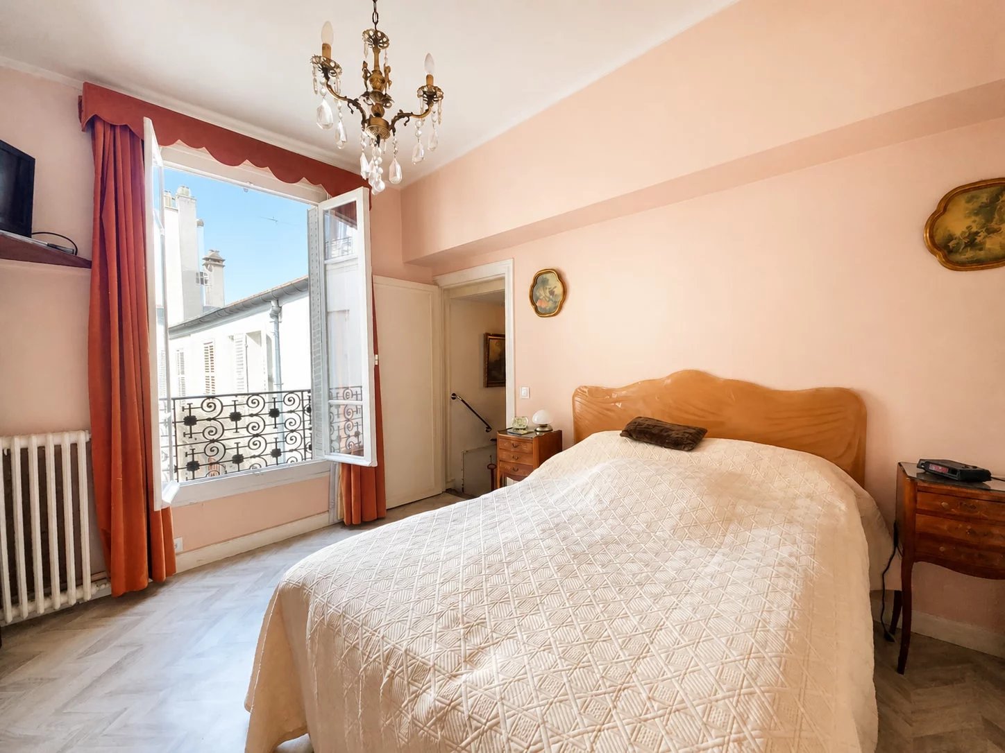 Duplex 3/4 pièces de 61 m² esprit “petite maison” à fort potentiel – Paris 17e (Rue de Lévis)