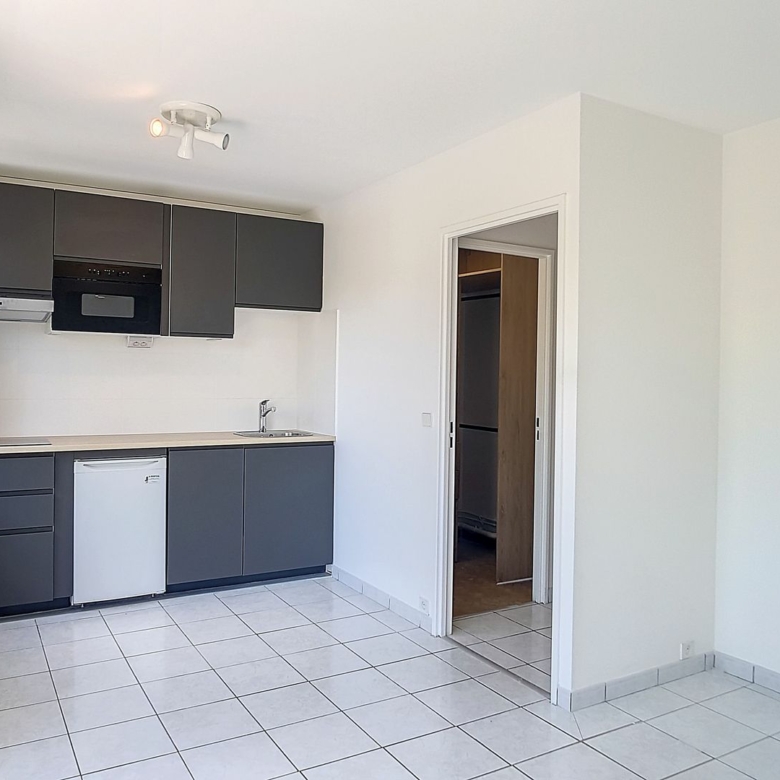 Studio lumineux de 25 m² avec balcon et parking — Vincennes