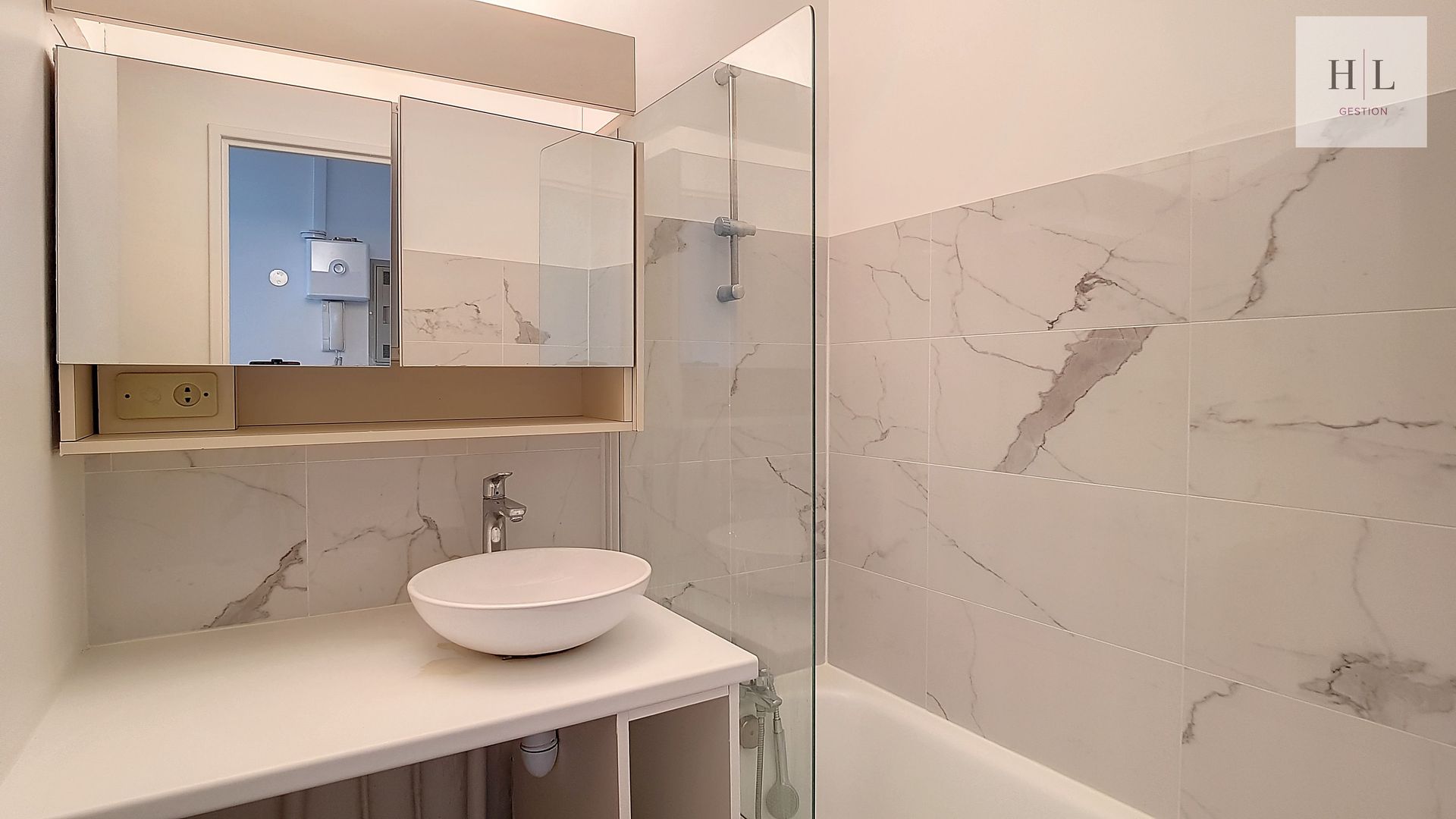 Studio lumineux de 25 m² avec balcon et parking — Vincennes