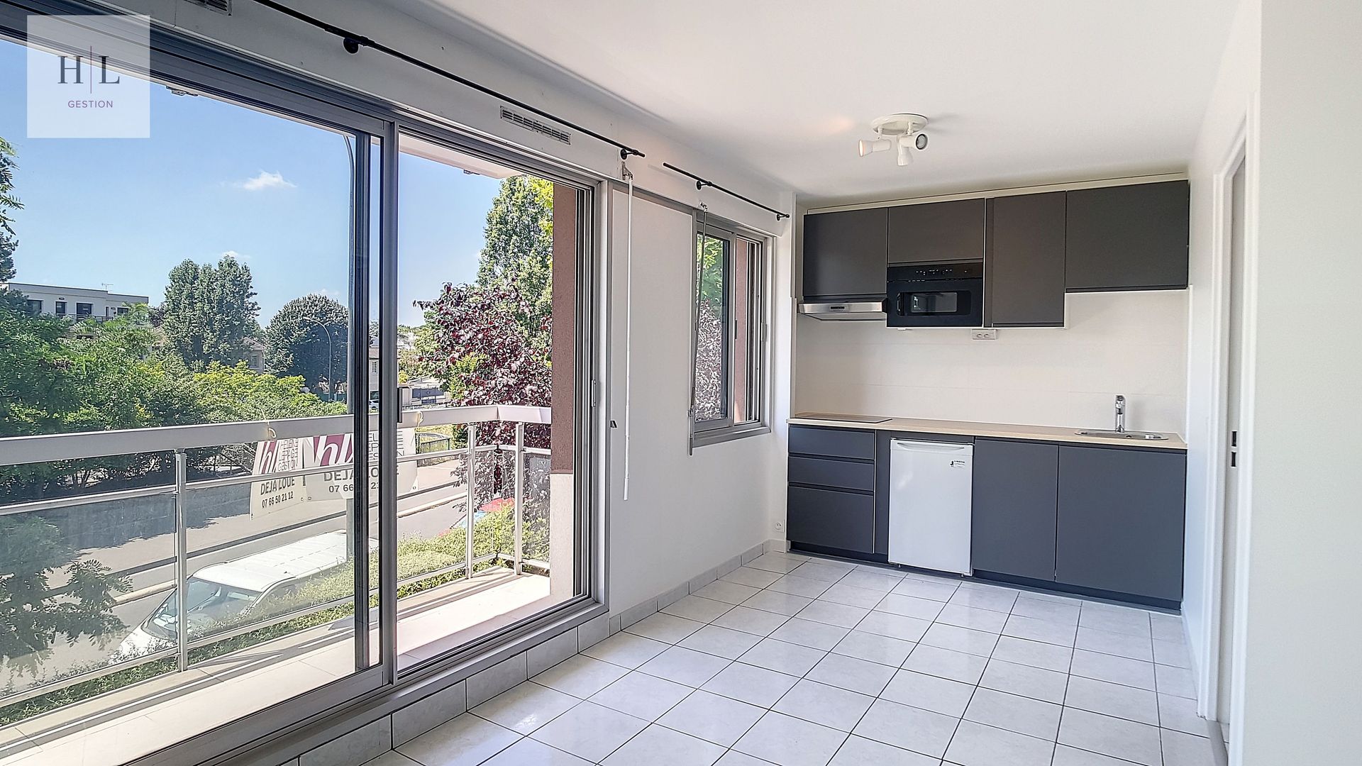 b6de5c5e-4355-4994-8c28-26935721a115-24454 Studio lumineux de 25 m² avec balcon et parking — Vincennes